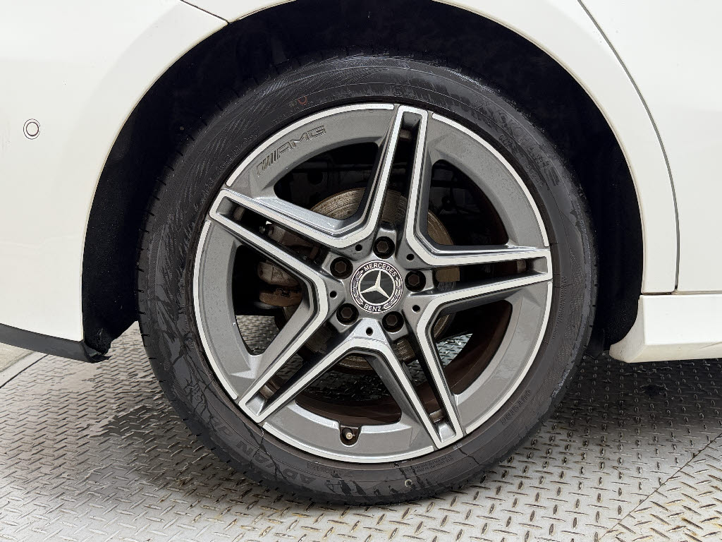 メルセデスベンツ ﾒﾙｾﾃﾞｽﾍﾞﾝﾂ Aｸﾗｽ 200d　AMGﾗｲﾝ