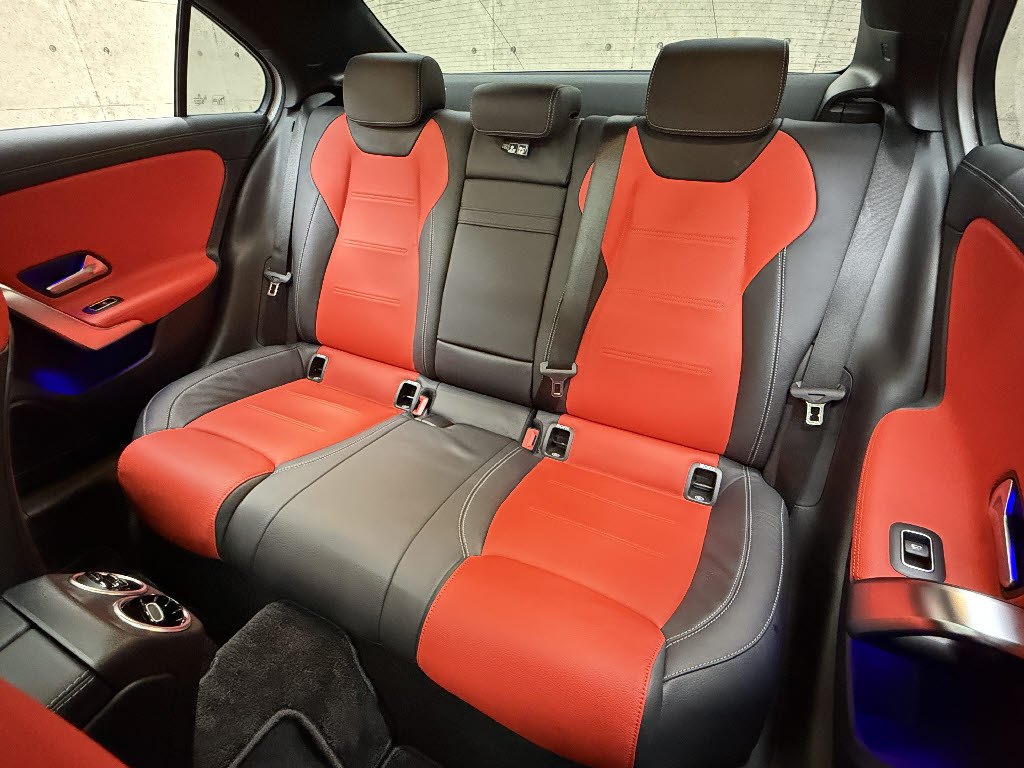 メルセデスベンツ ﾒﾙｾﾃﾞｽﾍﾞﾝﾂ Aｸﾗｽ ｾﾀﾞﾝ AMG　A35　4ﾏﾁｯｸ