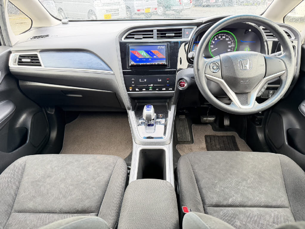 ホンダ シャトル ハイブリッド 4WD