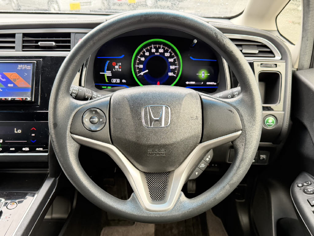 ホンダ シャトル ハイブリッド 4WD
