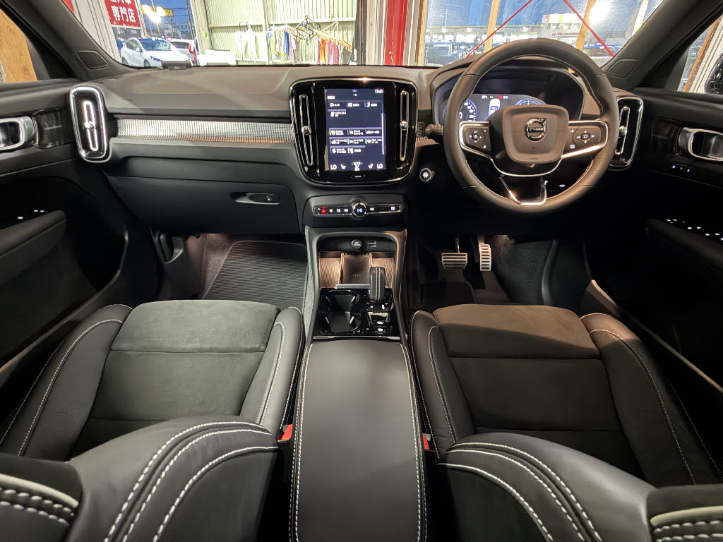 ボルボ ボルボ ＸＣ４０ B4 AWD ｲﾝｽｸﾘﾌﾟｼｮﾝ