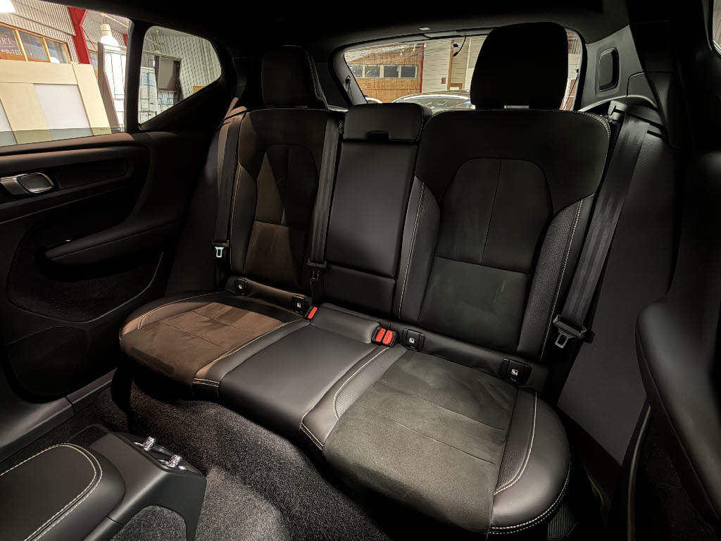 ボルボ ボルボ ＸＣ４０ B4 AWD ｲﾝｽｸﾘﾌﾟｼｮﾝ