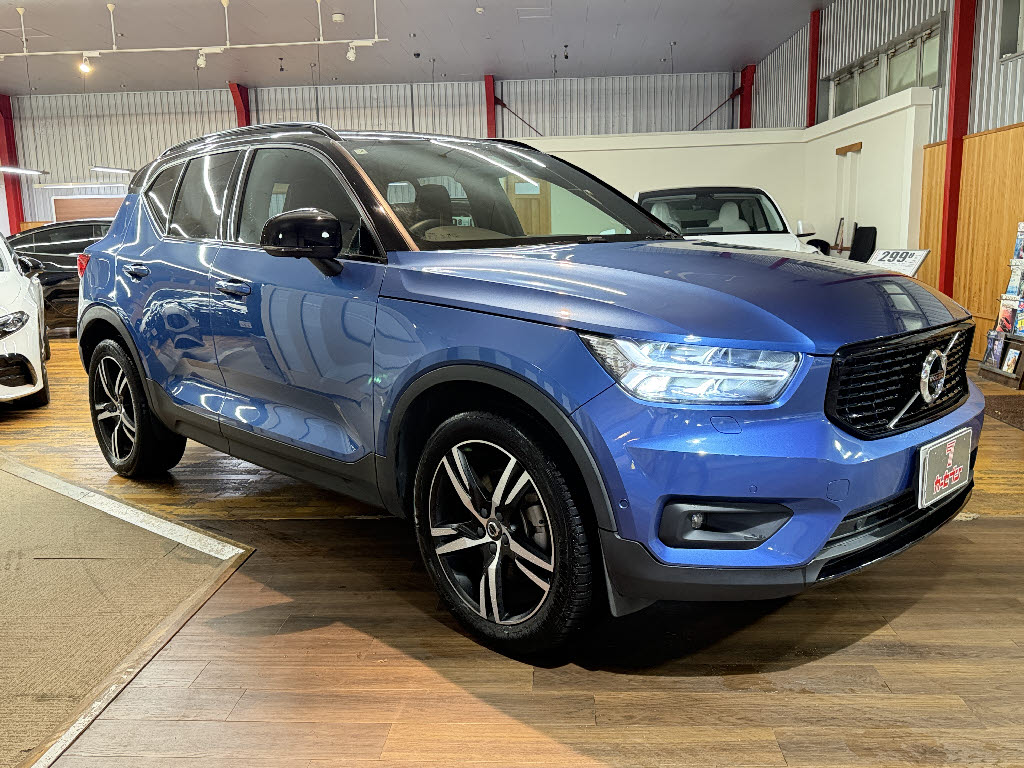 ボルボ ボルボ ＸＣ４０ B4 AWD ｲﾝｽｸﾘﾌﾟｼｮﾝ