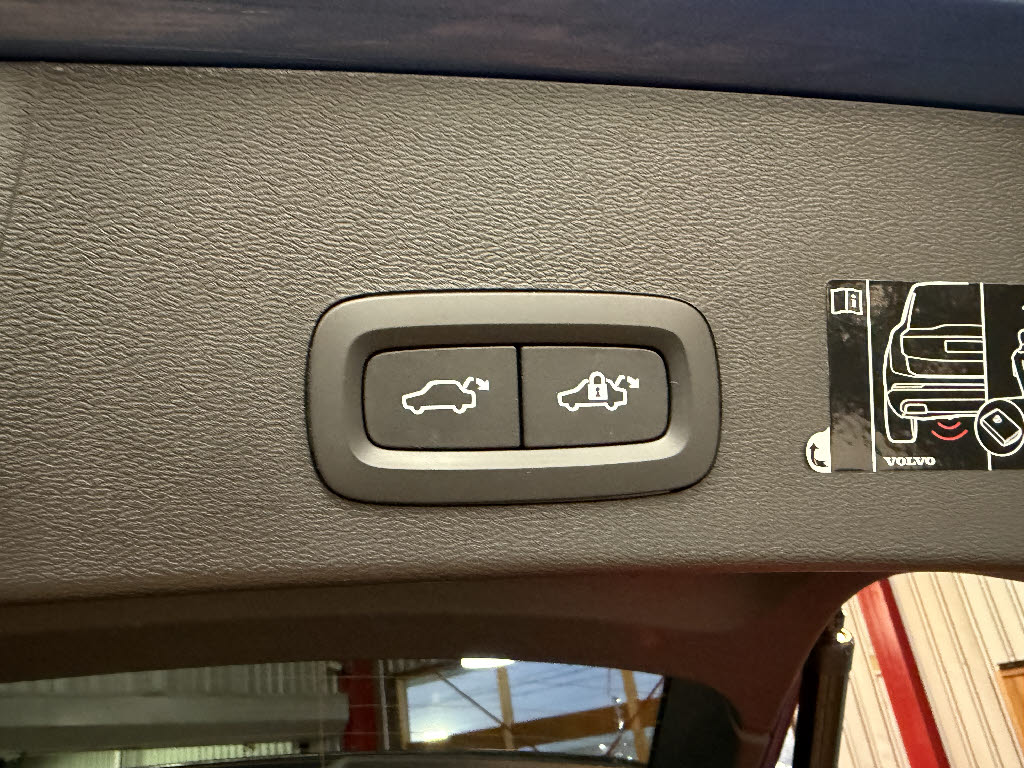 ボルボ ボルボ ＸＣ４０ B4 AWD ｲﾝｽｸﾘﾌﾟｼｮﾝ