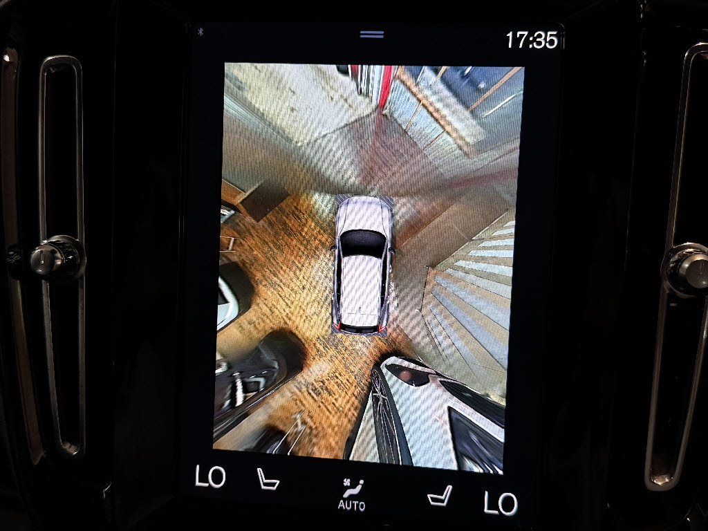 ボルボ ボルボ ＸＣ４０ B4 AWD ｲﾝｽｸﾘﾌﾟｼｮﾝ