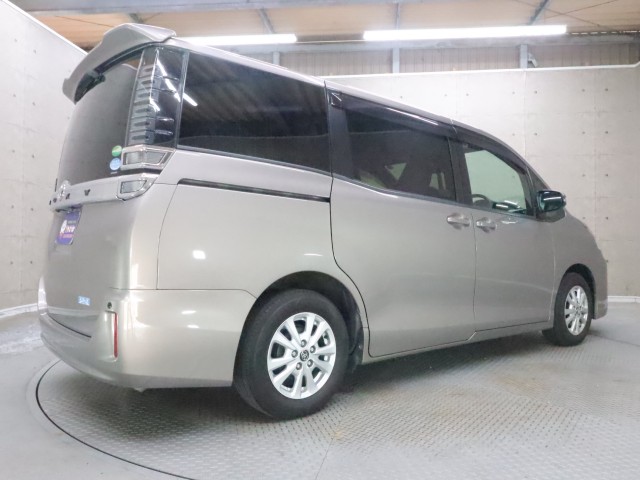 トヨタ ヴォクシー Ｖ