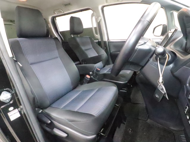 トヨタ ヴォクシー ＺＳ