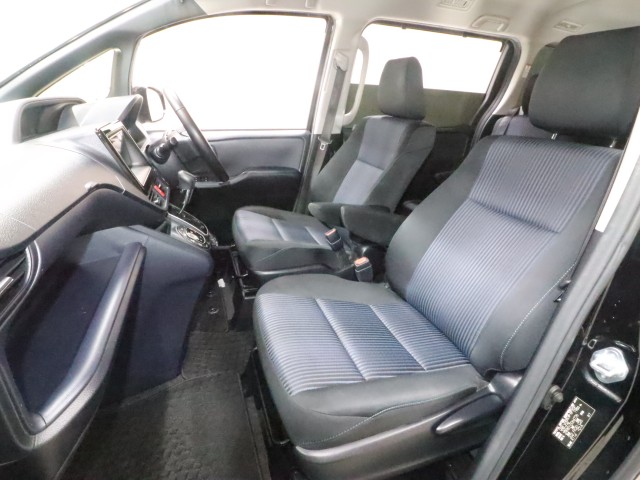 トヨタ ヴォクシー ＺＳ