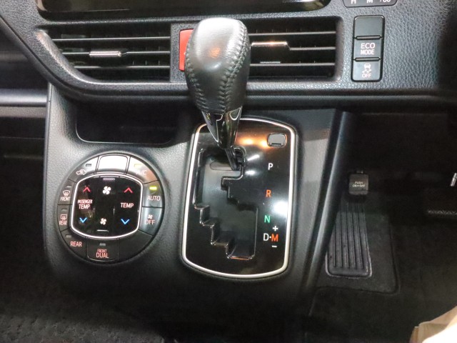トヨタ ヴォクシー ＺＳ